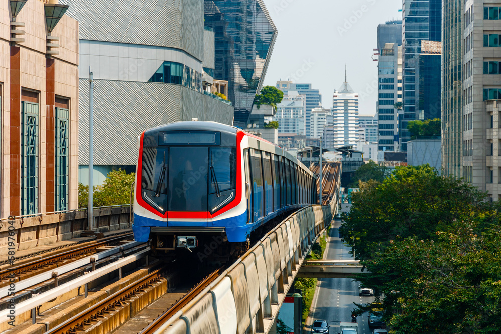 Fototapeta premium Skytrain BTS operates in the center of Bangkok. Skytrain is the fastest mode of transport in Bangkok