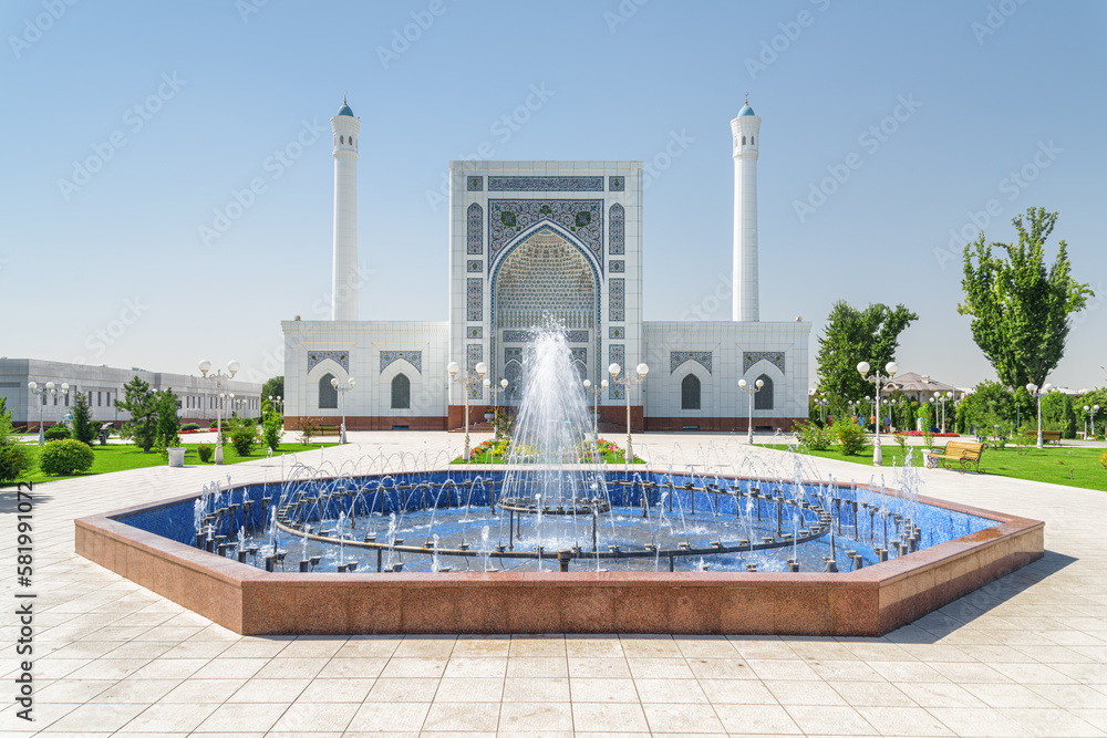 Naklejka premium Awesome facade of Minor Mosque in Tashkent, Uzbekistan