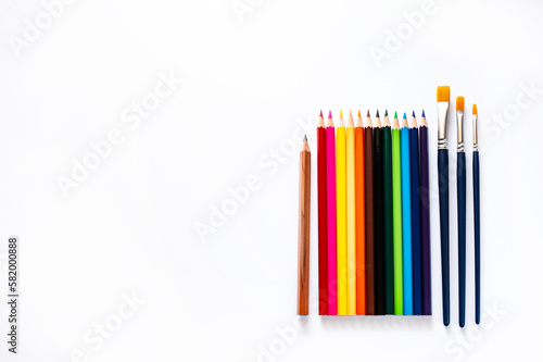 色鉛筆、絵筆、鉛筆 アートをイメージした写真素材