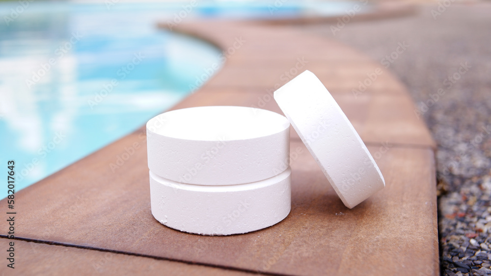 Tablet chlorine for swimming pool, white round chlorine on