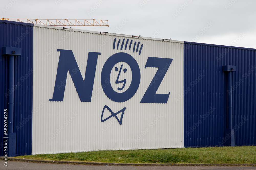 NOZ sign logo and text brand on french store French chain of generalist