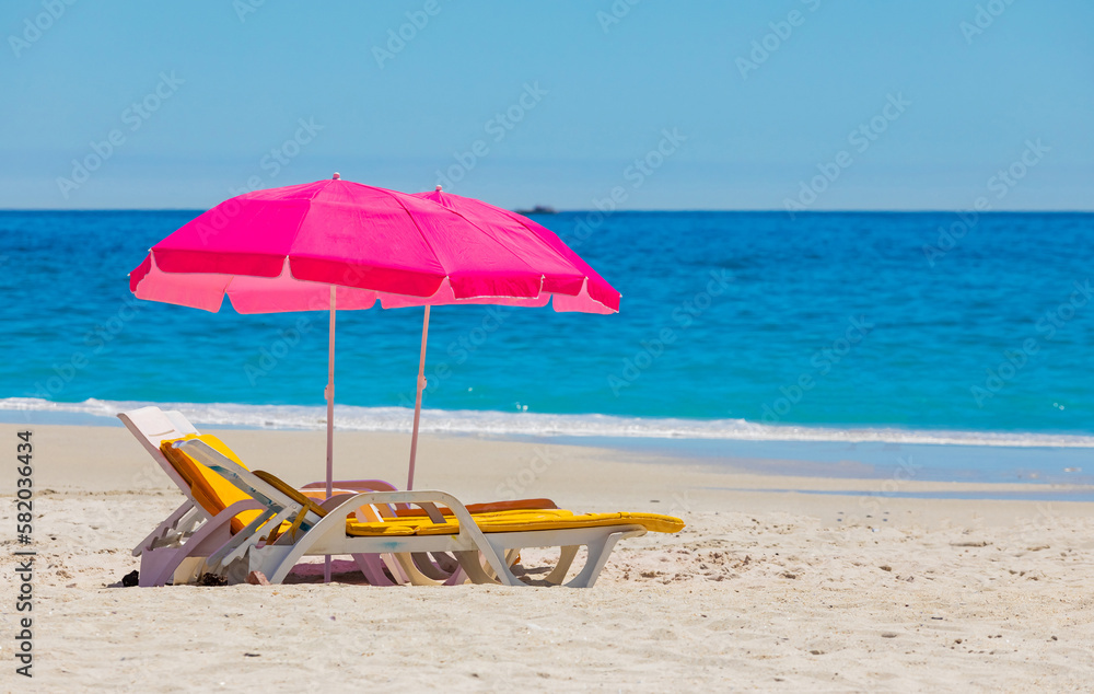 Lounger chairs and parasol umbrellas on sandy beach in Cape Town - obrazy, fototapety, plakaty 