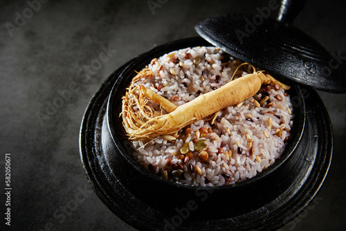 Cauldron rice made with grains and ginseng 