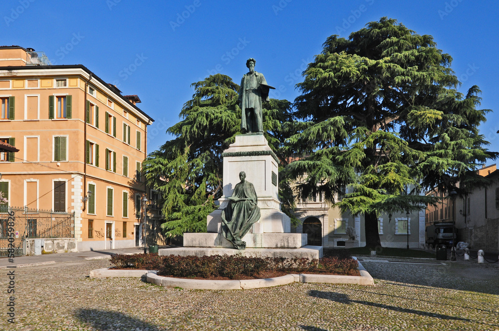 Brescia, piazza Moretto e monumento