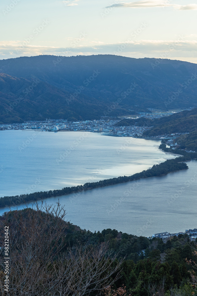 Obraz premium 日本 京都府宮津市にある成相山パノラマ展望台から見える天橋立