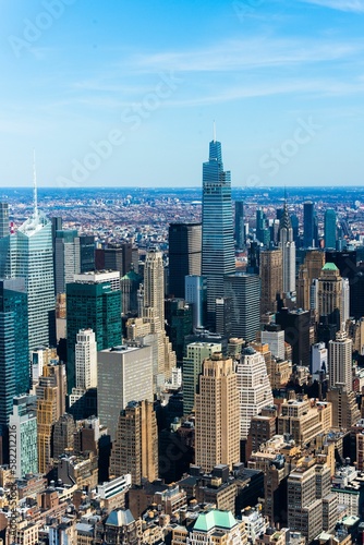 Vertical shot of the beautiful New York skyline on a clear day © Alistair Flood/Wirestock Creators
