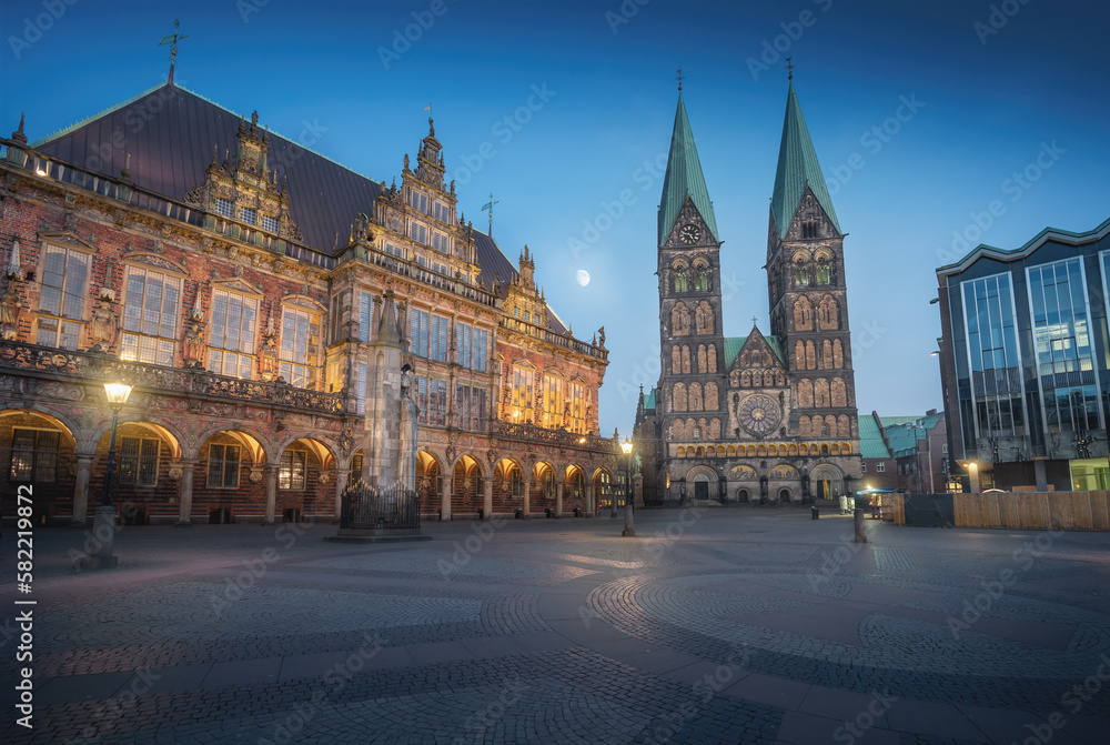Market Square with Cathedral and Old Town Hall at night - Bremen, Germany