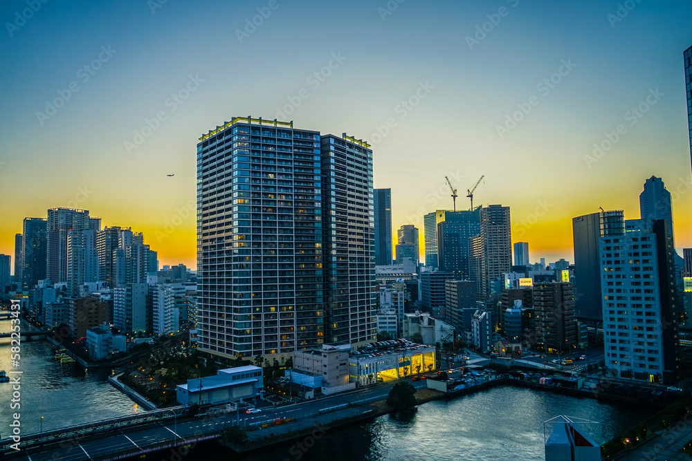 Fototapeta premium 田町（港区）のビル群と夕景