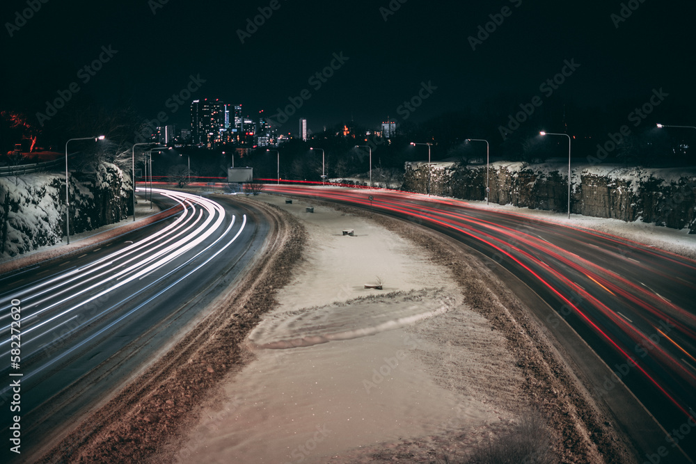 Fototapeta premium City lights in snowy traffic