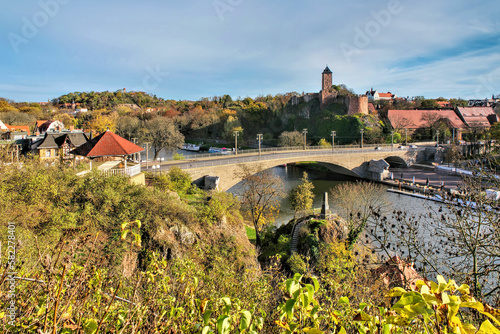 die Burg Giebichenstein in Halle an der Saale im Herbst - Castle in Halle in autumn, Germany