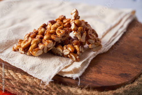 Tableau sur toile Palanqueta de maní, typical Mexican sweet peanut crunchy palanqueta