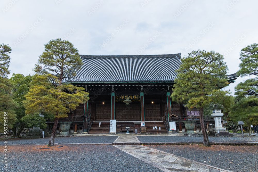 日本　京都府京都市の嵯峨嵐山にある清凉寺の本堂