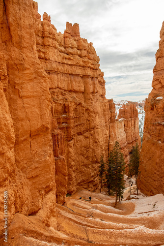 Winding Muddy Path in Bryce National Park, Muddy Switchbacks, Hiking in a National Park © Larry Zhou