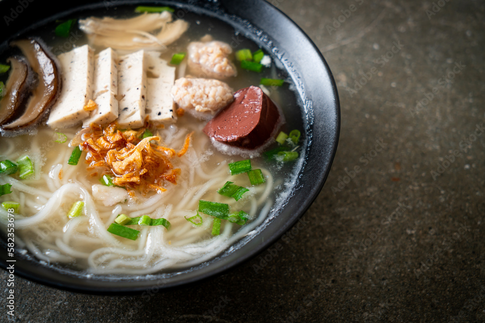 Vietnamese Rice Noodles Soup with Vietnamese Sausage served vegetables and crispy onion Vietnamese Rice Noodles Soup with Vietnamese Sausage served vegetables and crispy onion