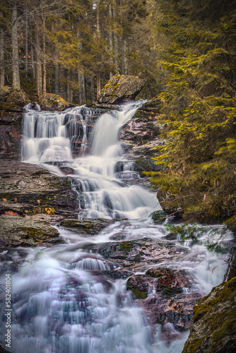 Fototapeta Naklejka Na Ścianę i Meble -  Wasserfall im Bayerischen Wald