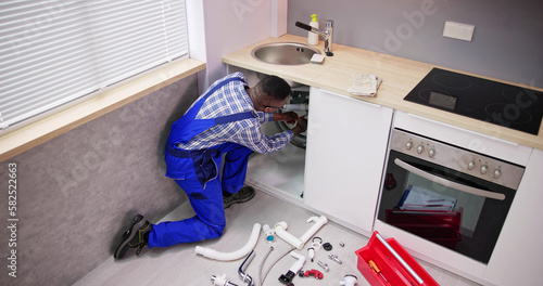 Schilderij op canvas Plumber Cleaning Kitchen Drain And Pipe