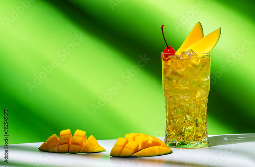 Fotografi Mango rum collins alcoholic cocktail drink with white rum, syrup, ginger beer, lemon juice, ice and mango