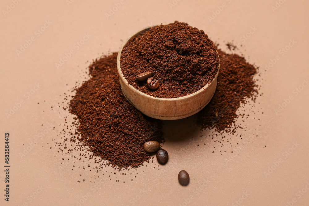 Bowl of coffee powder and beans on brown background - obrazy, fototapety, plakaty 