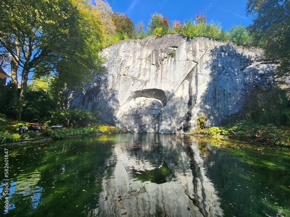 Naklejka premium waterfall in the park
