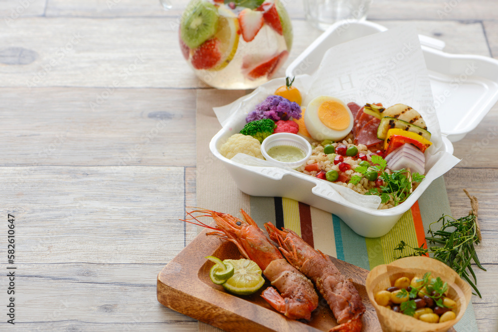 カラフルな食材のお弁当 エビ料理 カラフルな食材のお弁当 エビ料理