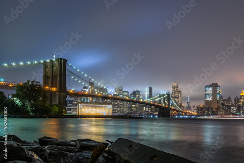 Fototapeta Naklejka Na Ścianę i Meble -  New York Brooklyn Bridge by Night