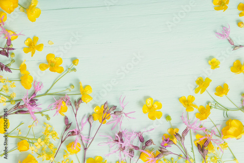 Fototapeta Naklejka Na Ścianę i Meble -  summer flowers on green wooden background