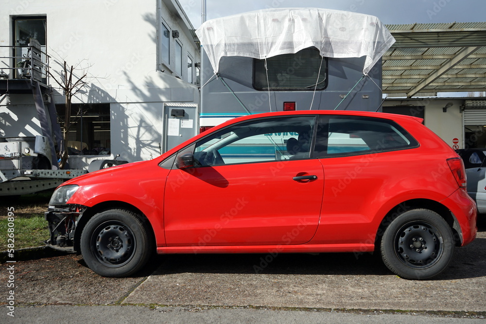 Roter Kleinwagen A100