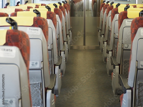 Obraz na płótnie 電車 特急しらゆきの車内 w salonie