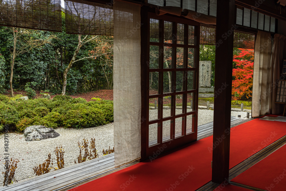 日本　京都府京都市にある金福寺の本堂から見える庭園と紅葉