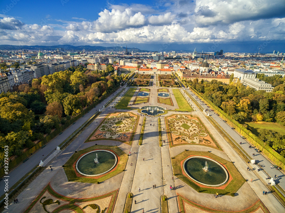 Belvedere Palace and Garden with Fountain. Sightseeing Object in Vienna, Austria. - obrazy, fototapety, plakaty 