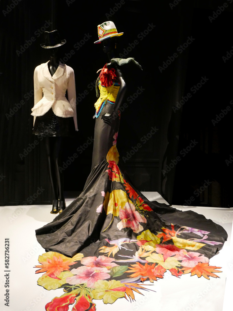 Christian dior by John Galliano, haute couture, 1997. Long mermaid dress in  black silk taffeta hand painted with tropical flowers. Pearl bustier Stock  Photo