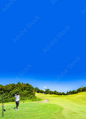 ゴルフ を プレー する 日本人 女性 ゴルファー 【 golf の イメージ 】 