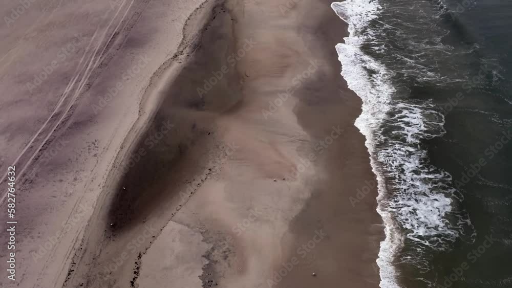 Time-lapse drone shot of Jones beach with a seascape view on a gloomy day Time-lapse drone shot of Jones beach with a seascape view on a gloomy day