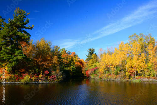 u Canal in autumn, Ottawa, Canada