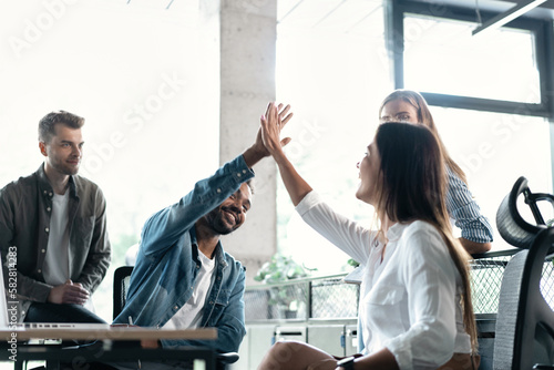 Εκτύπωση καμβά Business people giving five after dealing and signing contract or agreement with partners abroad