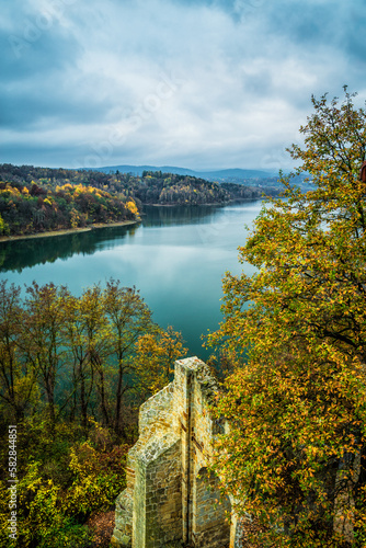 Jezioro Dobczyckie jesienią wśród kolorowych drzew photo