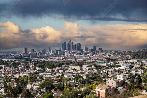 Fotografia Hilltop view of downtown Los Angeles California with storm clouds