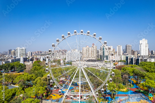 Ferris wheel in Shennong Park  Zhuzhou City  Hunan Province  China