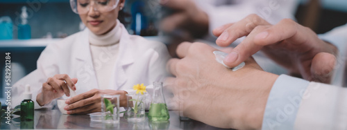 Obraz na plátně banner background of researcher is grind the powdered research into grinding cup in the laboratory