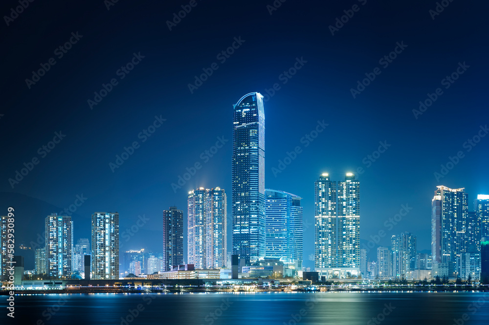 Naklejka premium Skyline of Hong Kong City at night