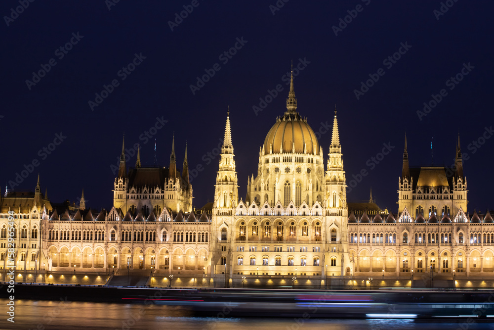 Fototapeta premium Budapest parliament illuminated at night and Danube river, Hungary