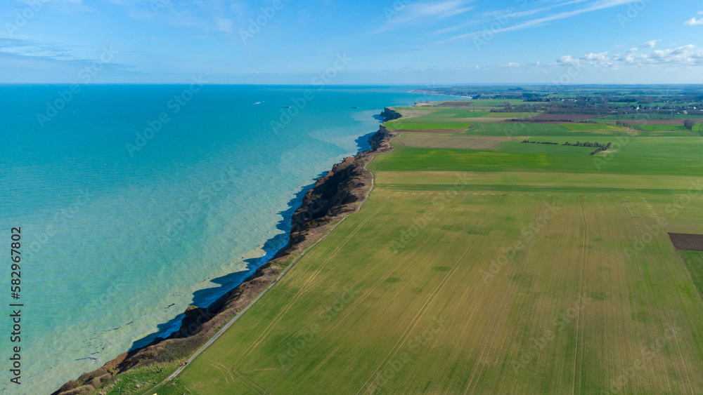 Vue aérienne de la côte d'opale, Normandie, Calvados, Longues sur Mer