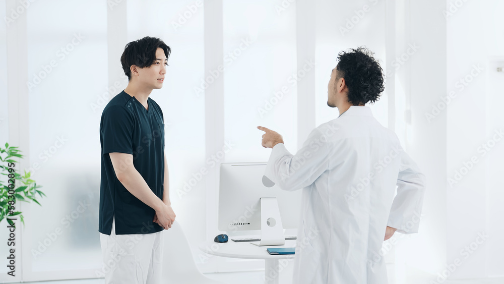 Fototapeta premium 指導する医療スタッフ 医師 看護師