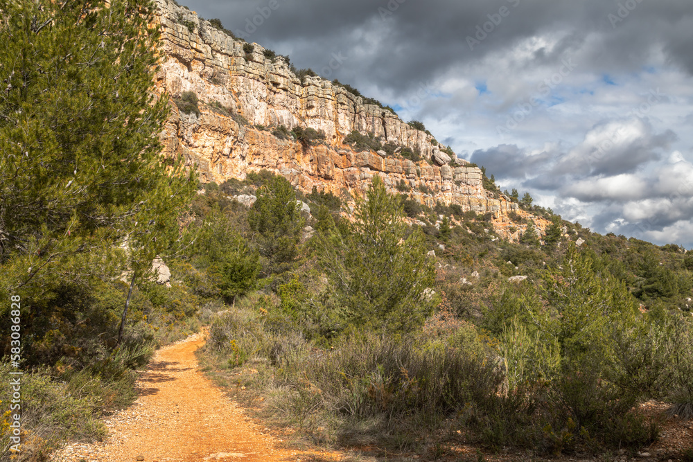 the Cengle geological plateau, south of the Sainte Victoire mountain