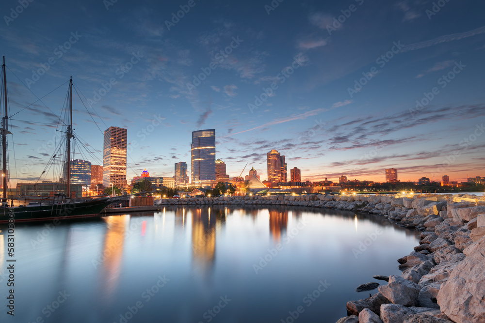 Obraz premium Milwaukee, Wisconsin, USA Skyline on the Lake