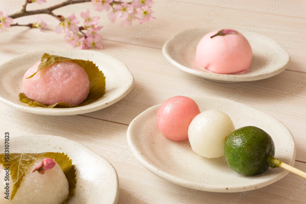 Japanese sweets in spring. Three-color dumplings, sakura mochi, buns. 春に食べる日本の和菓子。3色団子、桜餅、饅頭 Japanese sweets in spring. Three-color dumplings, sakura mochi, buns. 春に食べる日本の和菓子。3色団子、桜餅、饅頭