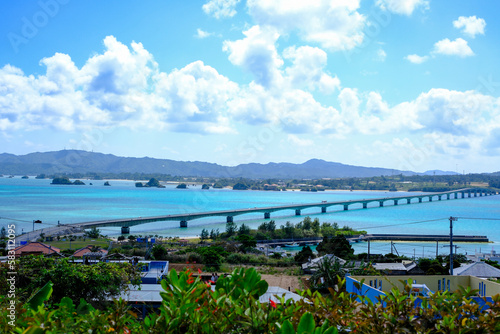 沖縄県 古宇利大橋と青い海