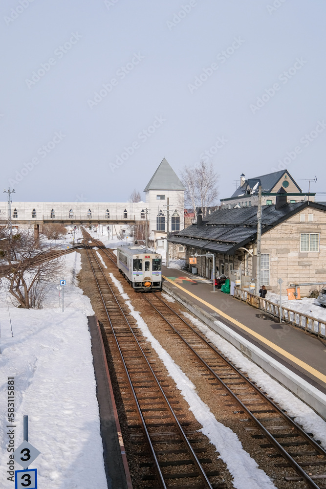 北海道の美瑛駅と列車