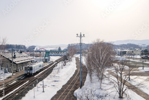北海道の美瑛駅と列車 © Kazu8
