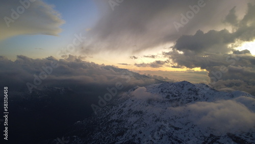 Cielo de invierno en la cordillera